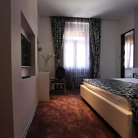 Starlight Luxury 4* Split
