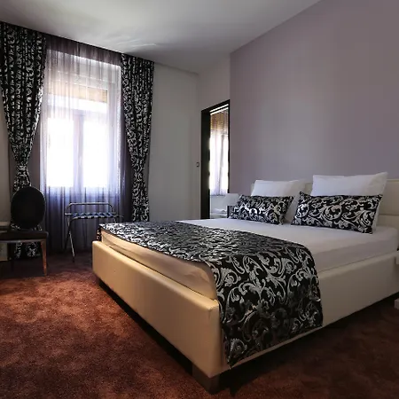 Starlight Luxury 4*