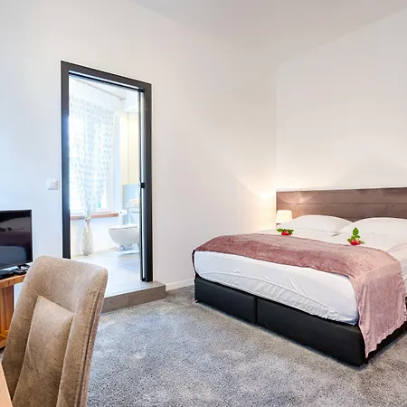 스타라이트 럭셔리 룸스 4* 스플리트