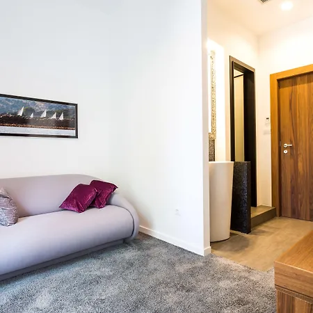 스타라이트 럭셔리 룸스 스플리트