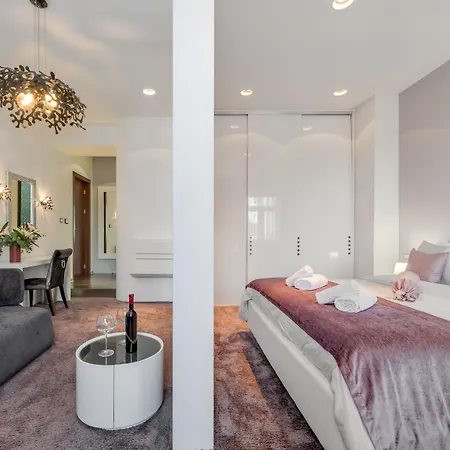 스타라이트 럭셔리 룸스 게스트하우스 스플리트