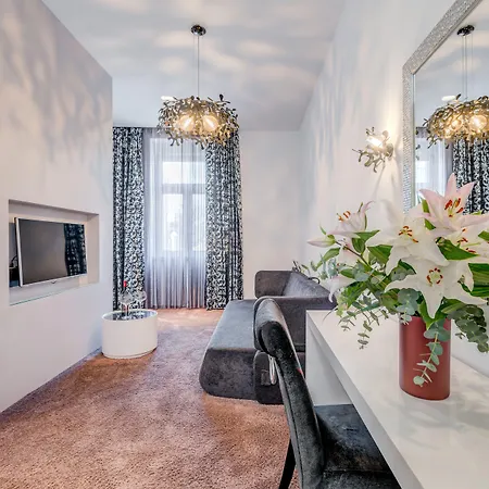 Starlight Luxury Split