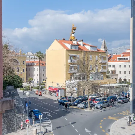 스타라이트 럭셔리 룸스 4*