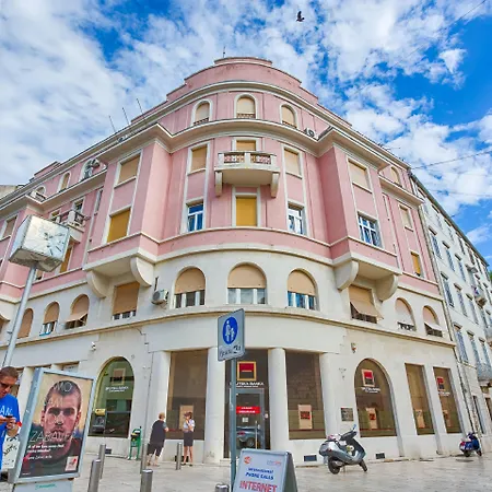 Starlight Luxury Konukevi 4*